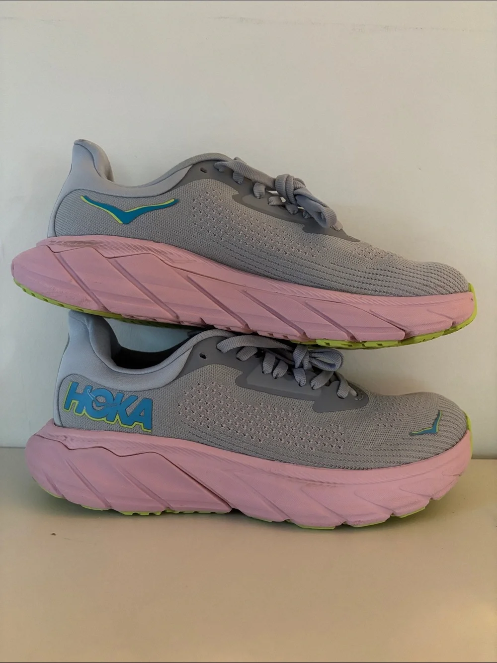 Hoka Women’s Arahi 7 Running Sneaker - Picture 3 of 7